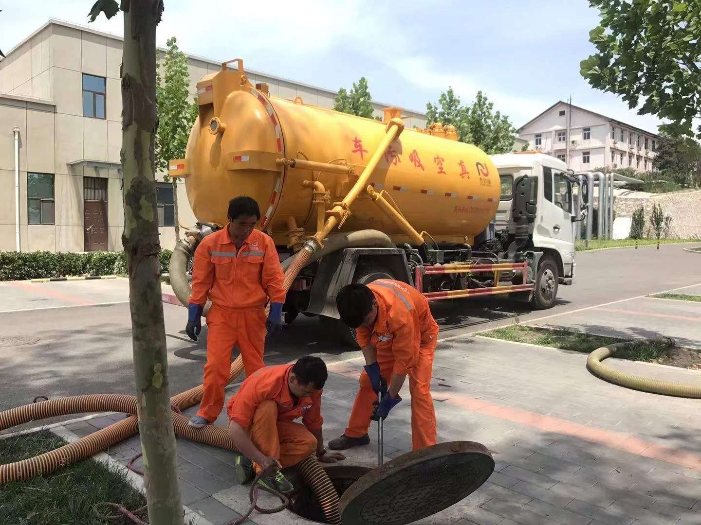 滴道化粪池清理与5-8吨吸粪车施工效率分析